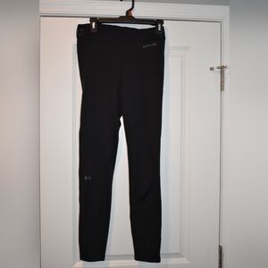fitted cold gear under armor leggings, black.